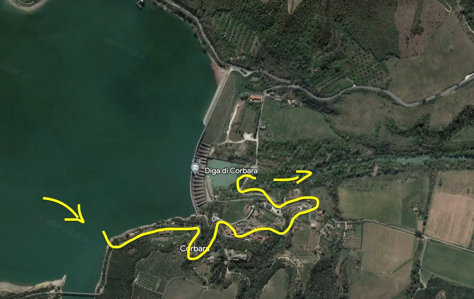 <strong>Umtragen beim Damm von Corbara.</strong> Vorsicht: wird der Damm geöffnet, steigt das Wasser innerhalb von Minuten um mehrere Meter.
