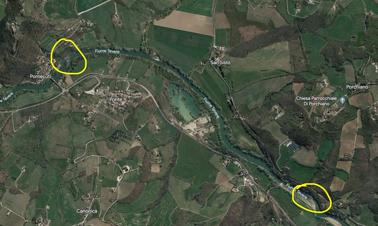 <strong>Die beiden Stromschnellen mit Wildwasser der Stufe III</strong> zwischen Pontecuti und dem Lago di Corbara. Hier bin ich gekentert. Zwei Steinplatten verengen den Fluss, deshalb werden die Wellen so hoch.
